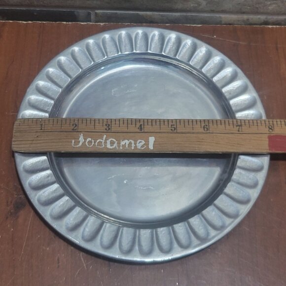 Two Vintage Wilton Armetale Plates Fluted Edges - Picture 9 of 12